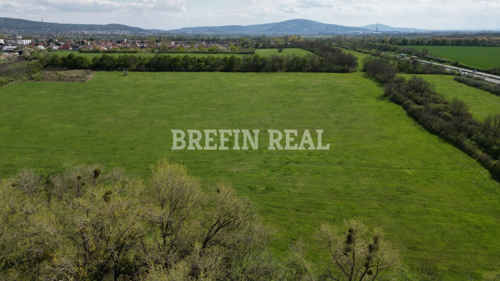 ZNÍŽENÁ CENA-investičný POZEMOK v Stupave 568 m2-DOHODA MOŽNÁ