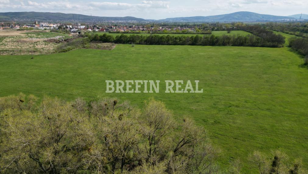 ZNÍŽENÁ CENA-investičný POZEMOK v Stupave 568 m2-DOHODA MOŽNÁ