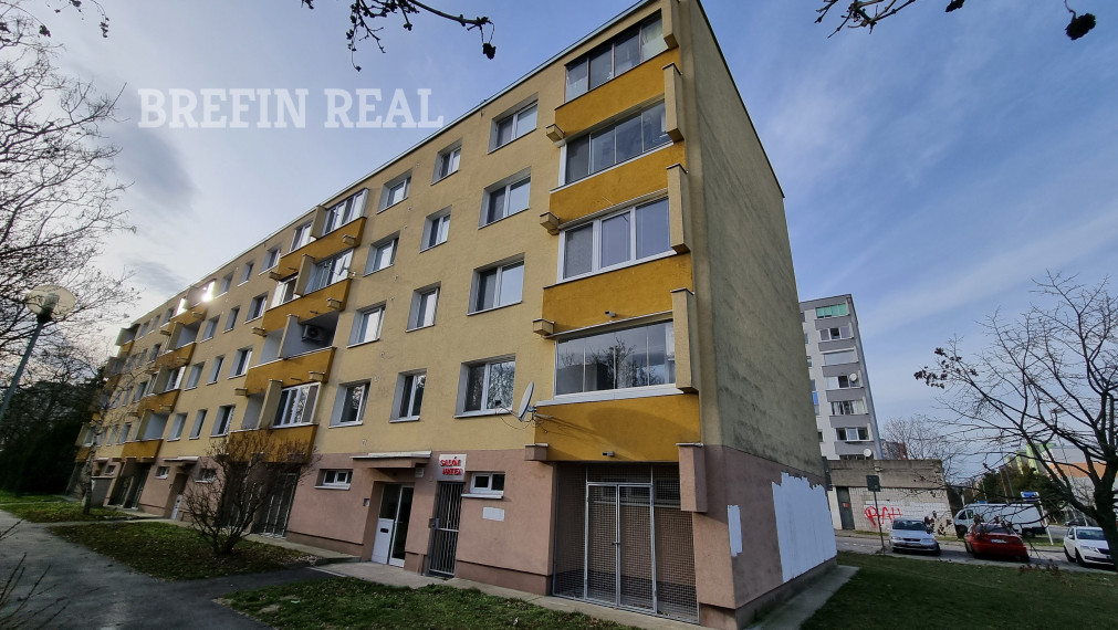 REZERVOVANÉ- 4i byt, 80 m2, výborná občianska vybavenosť