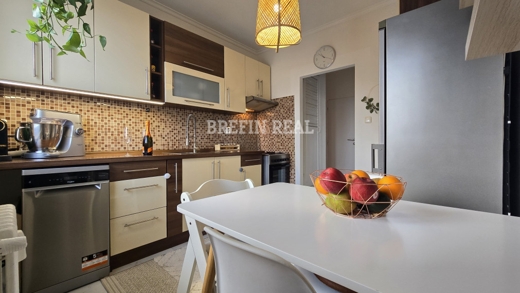 REZERVOVANÉ- BREFIN REAL - Veľký 3.i. byt-74 m2+3 m2 balkón