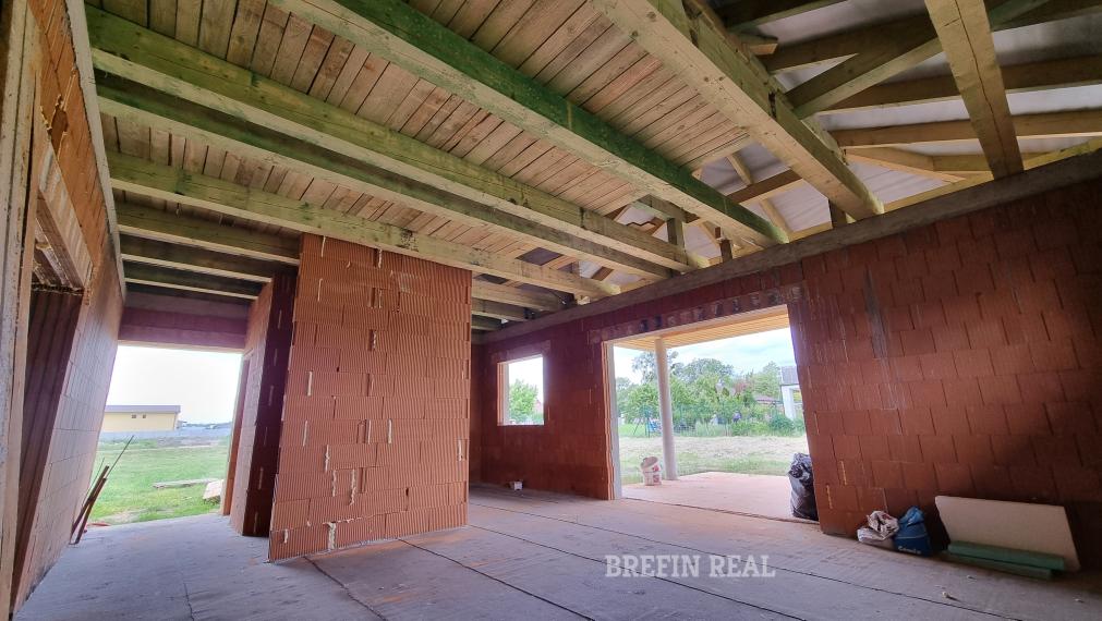 4.izb. BUNGALOV 140 m2, POZEMOK 584 m2