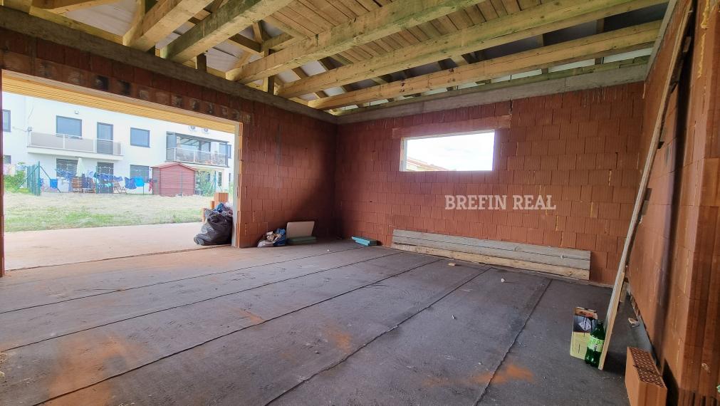 4.izb. BUNGALOV 140 m2, POZEMOK 584 m2