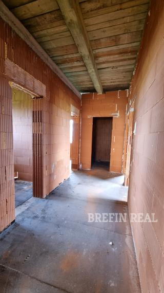 4.izb. BUNGALOV 140 m2, POZEMOK 584 m2