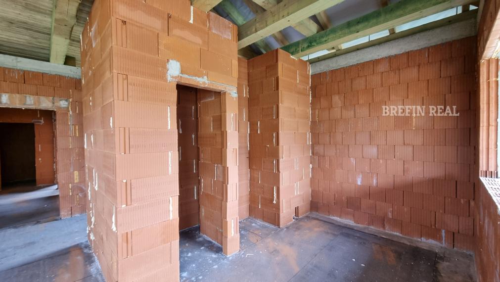 4.izb. BUNGALOV 140 m2, POZEMOK 584 m2