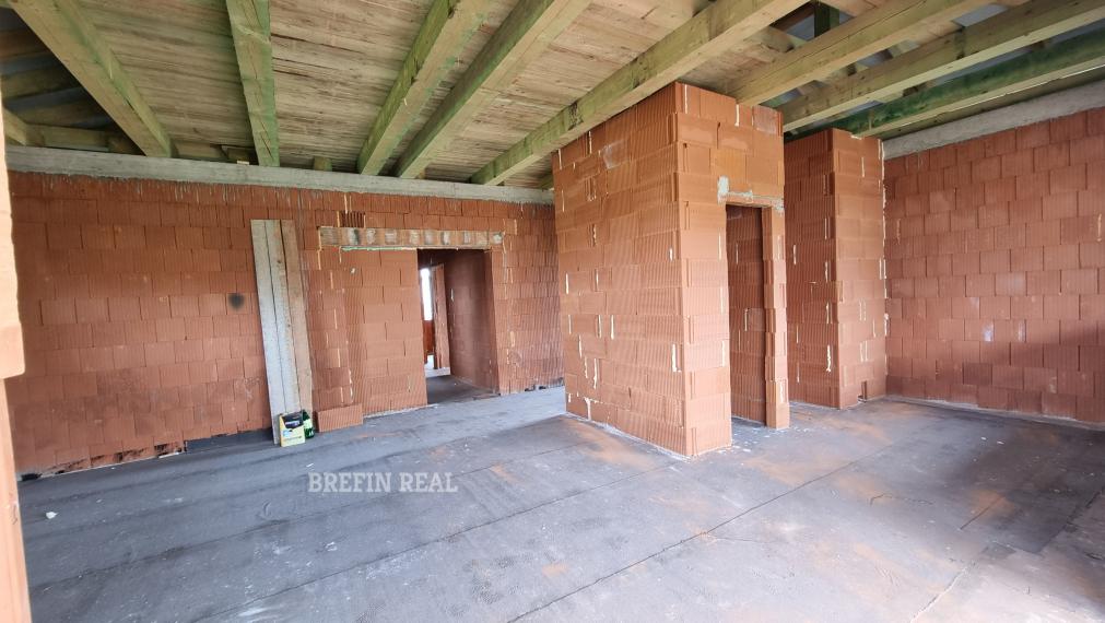 4.izb. BUNGALOV 140 m2, POZEMOK 584 m2