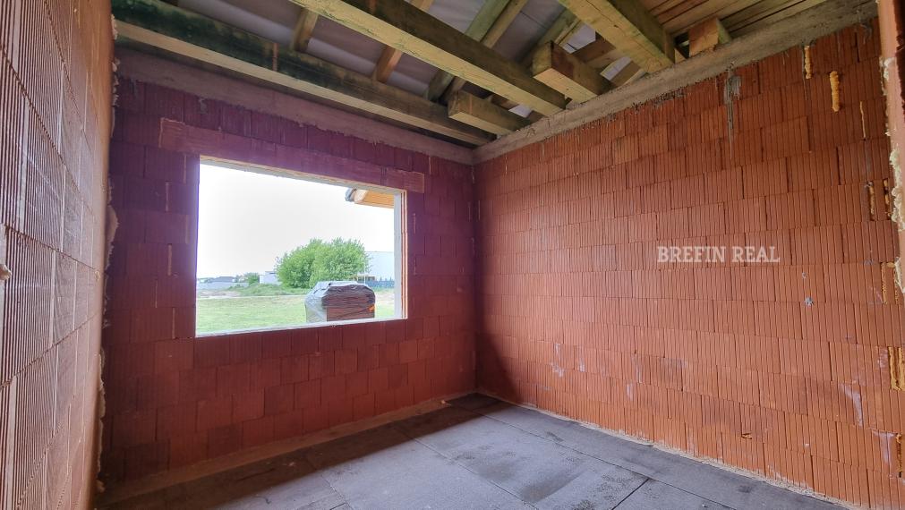 4.izb. BUNGALOV 140 m2, POZEMOK 584 m2