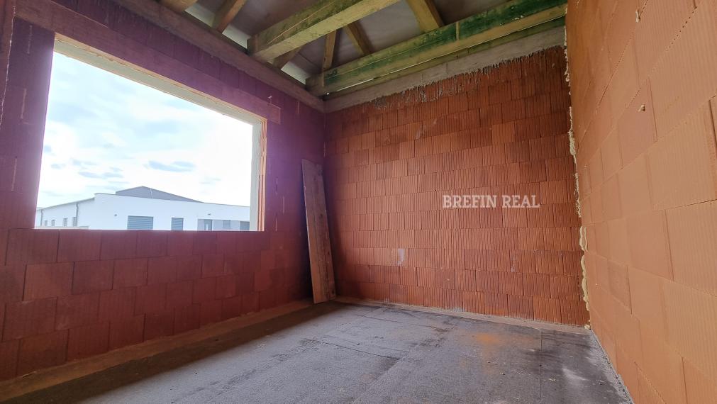 4.izb. BUNGALOV 140 m2, POZEMOK 584 m2