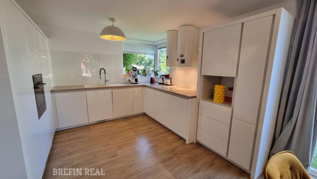 ZNÍŽENÁ CENA za SUPER 6 izb. RD 202 m2, pozemok 700 m2, bazén-tepelné čerpadlo, ohrev na 31 st., protiprúd, slaná voda