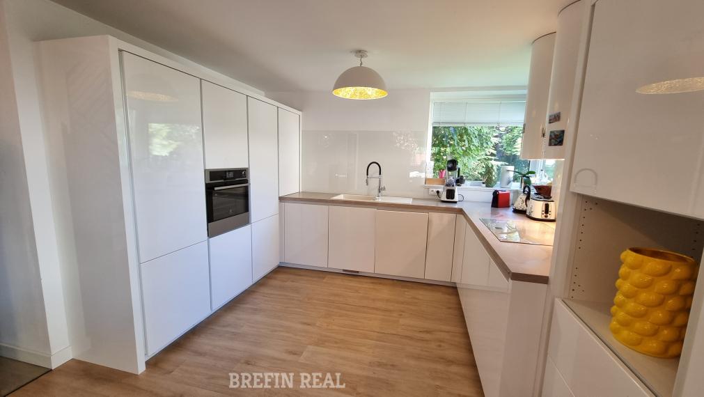 ZNÍŽENÁ CENA za SUPER 6 izb. RD 202 m2, pozemok 700 m2, bazén-tepelné čerpadlo, ohrev na 31 st., protiprúd, slaná voda