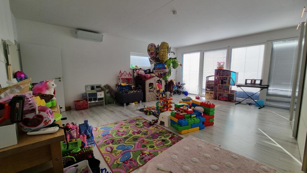 ZNÍŽENÁ CENA za SUPER 6 izb. RD 202 m2, pozemok 700 m2, bazén-tepelné čerpadlo, ohrev na 31 st., protiprúd, slaná voda