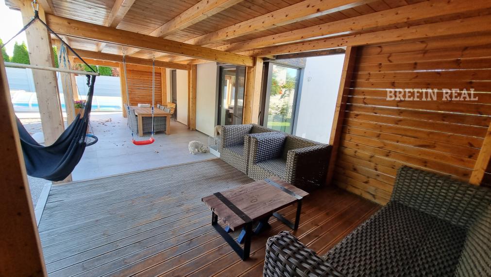 ZNÍŽENÁ CENA za SUPER 6 izb. RD 202 m2, pozemok 700 m2, bazén-tepelné čerpadlo, ohrev na 31 st., protiprúd, slaná voda