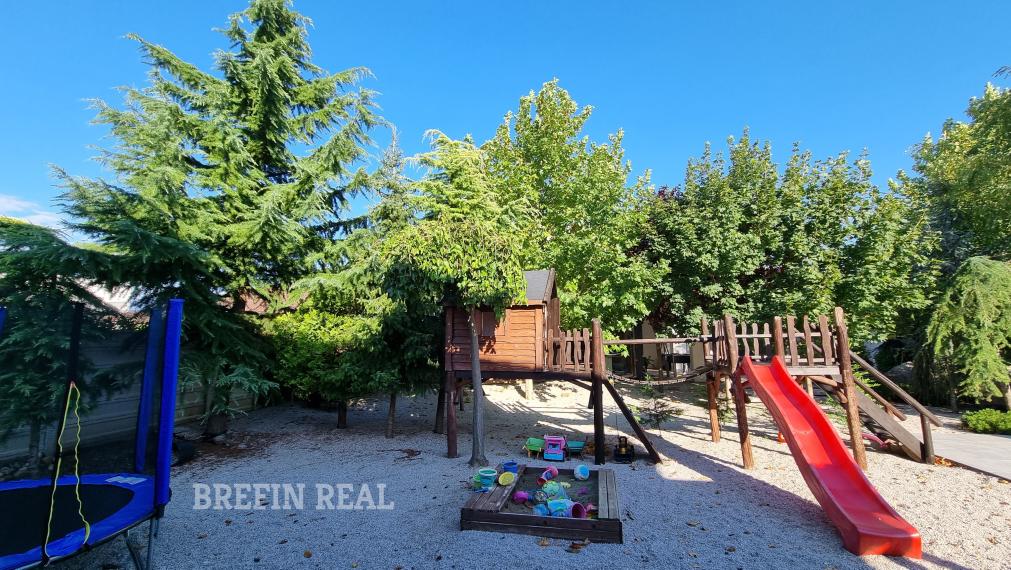 ZNÍŽENÁ CENA za SUPER 6 izb. RD 202 m2, pozemok 700 m2, bazén-tepelné čerpadlo, ohrev na 31 st., protiprúd, slaná voda