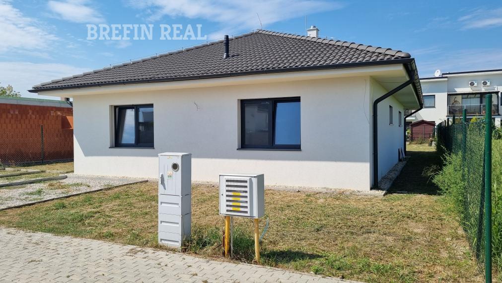 4.izb. BUNGALOV 140 m2, POZEMOK 584 m2