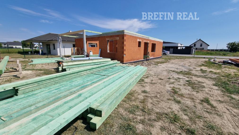 4.izb. BUNGALOV 140 m2, POZEMOK 584 m2