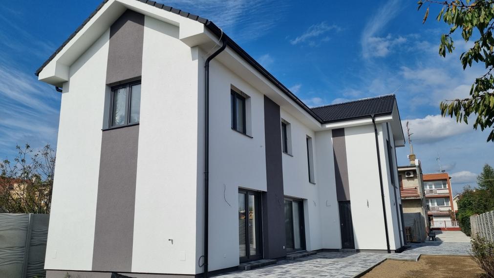 5i RD-170 m2,, 2 x kuchyňa, 2 x kúpeľňa, 3 x WC, 2 x sklad, 3 x parkovisko, pozemok 483 m2