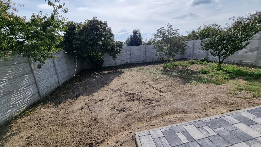 5i RD-170 m2,, 2 x kuchyňa, 2 x kúpeľňa, 3 x WC, 2 x sklad, 3 x parkovisko, pozemok 483 m2