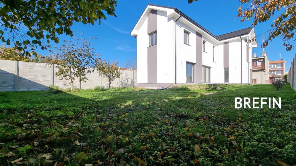 5i RD-170 m2- 2x kuchyňa- 2x kúpeľňa- 3x WC- 2x sklad- 3x parkovisko-483 m2 pozemok