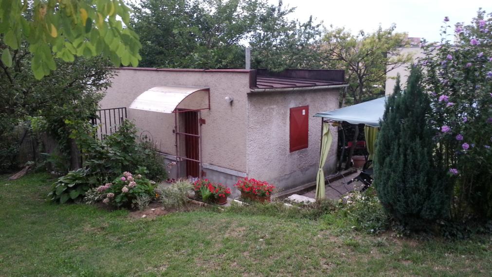 Na predaj: pozemok 461 m² s rekreačnou chatou, Bratislava – Devínska Nová Ves