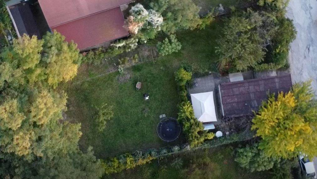 Na predaj: pozemok 461 m² s rekreačnou chatou, Bratislava – Devínska Nová Ves