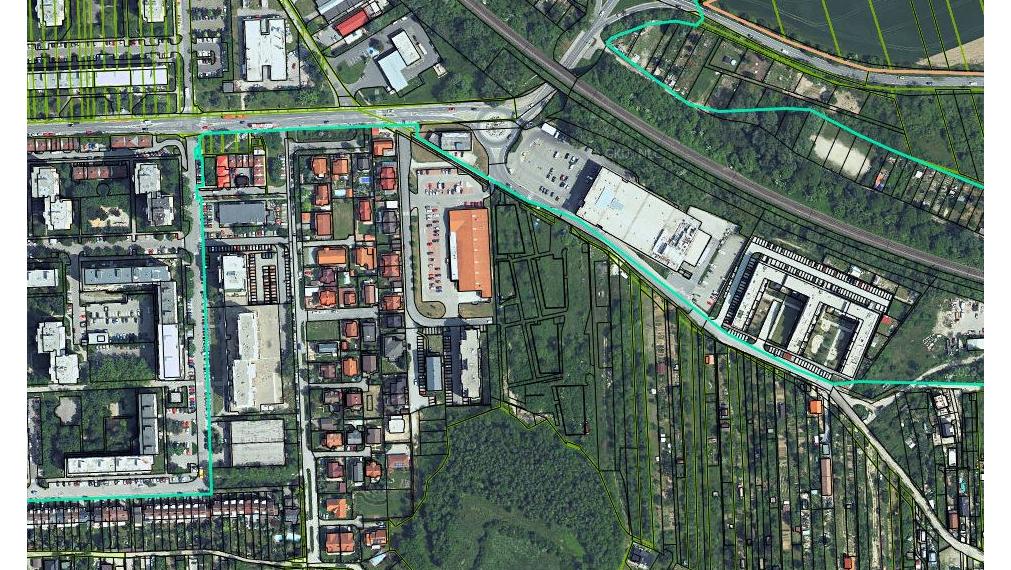 VODA, ELEKTRINA, KANALIZÁCIA, OPTICKÝ INTERNET- 461 m² pozemok s rekreačnou chatou,