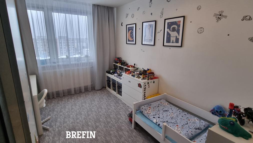 Moderný 3-izbový byt s klimatizáciou a zasklenou loggiou, 13/13 – Smolenická, Petržalka