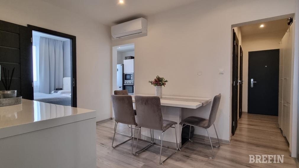 Moderný 3-izbový byt s klimatizáciou a zasklenou loggiou, 13/13 – Smolenická, Petržalka