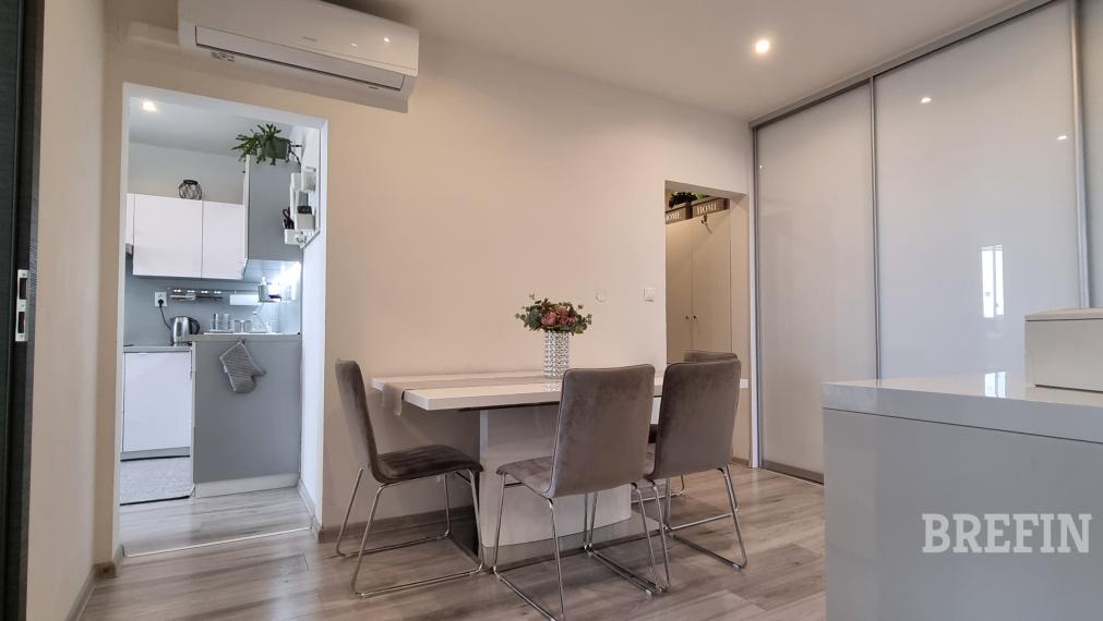 Moderný 3-izbový byt s klimatizáciou a zasklenou loggiou, 13/13 – Smolenická, Petržalka