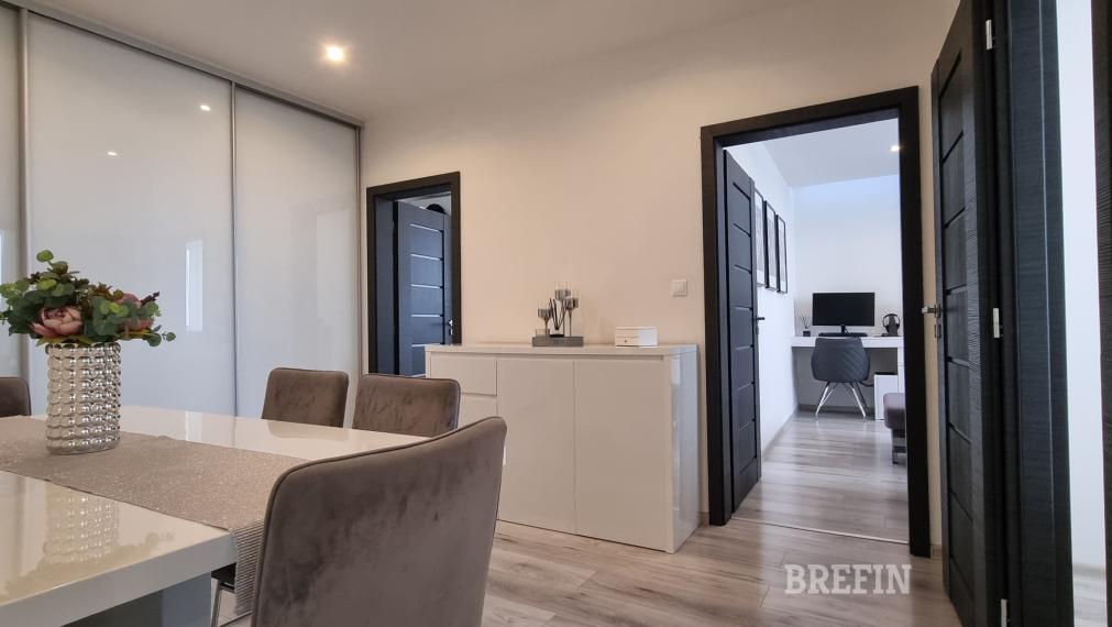 Moderný 3-izbový byt s klimatizáciou a zasklenou loggiou, 13/13 – Smolenická, Petržalka