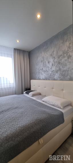 Moderný 3-izbový byt s klimatizáciou a zasklenou loggiou, 13/13 – Smolenická, Petržalka