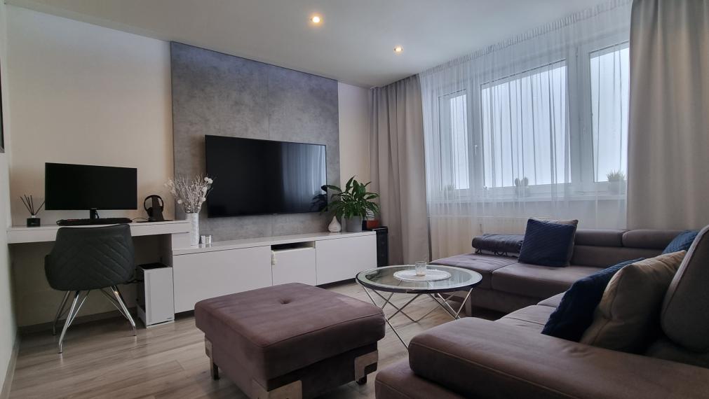 Moderný 3-izbový byt s klimatizáciou a zasklenou loggiou, 13/13 – Smolenická, Petržalka