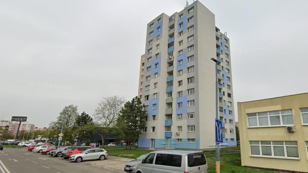 Moderný 3-izbový byt s klimatizáciou a zasklenou loggiou, 13/13 – Smolenická, Petržalka