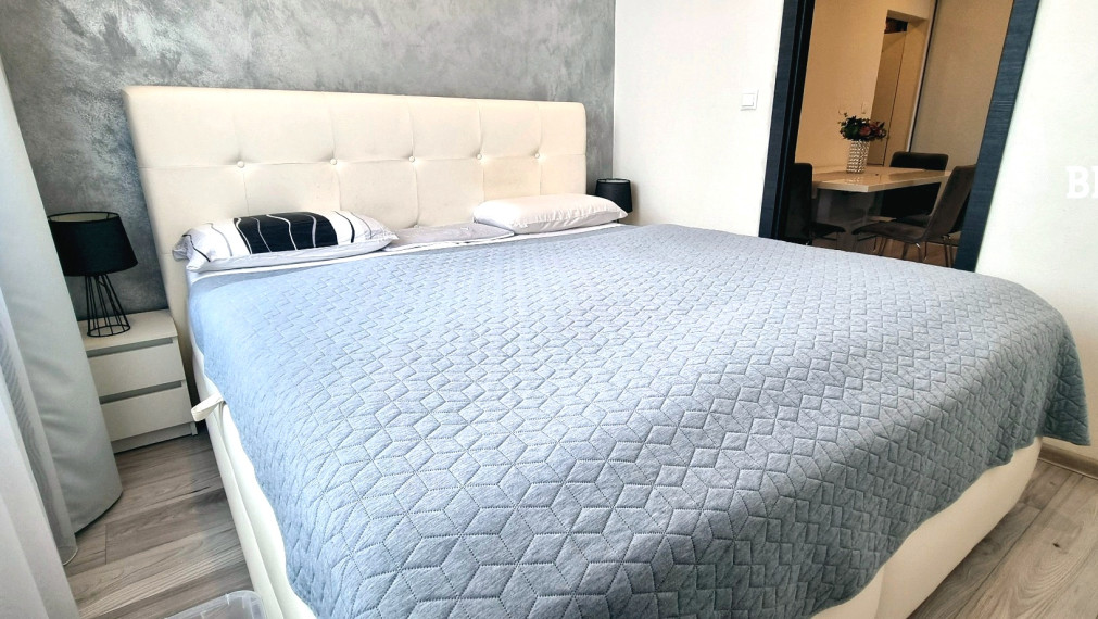 Moderný, zariadený 3.izb. byt, klimatizácia, zasklená loggia – Smolenická, Petržalka