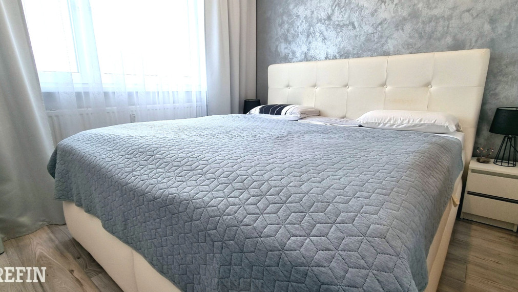 Moderný, zariadený 3.izb. byt, klimatizácia, zasklená loggia – Smolenická, Petržalka