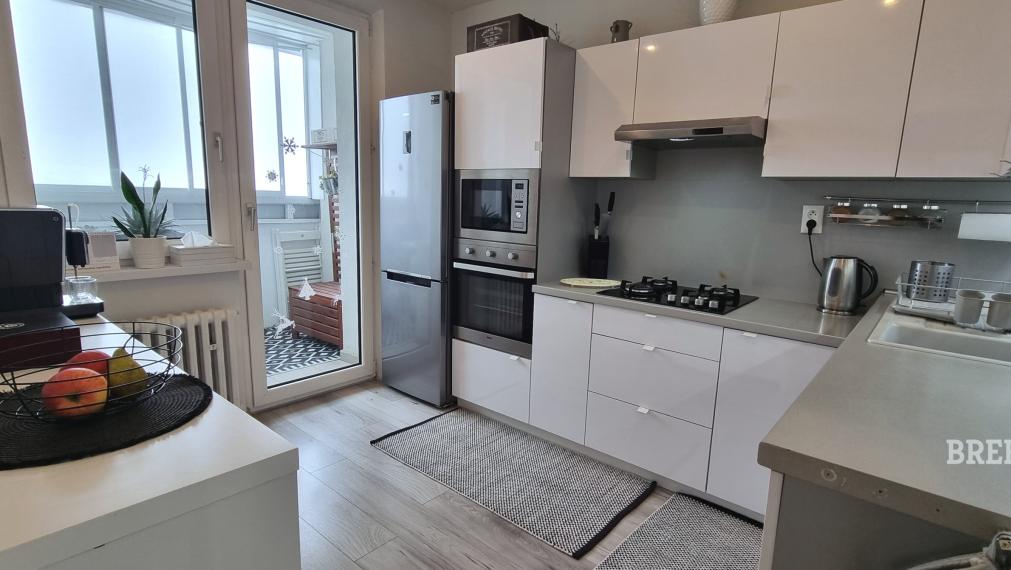 Moderný, zariadený 3.izb. byt, klimatizácia, zasklená loggia – Smolenická, Petržalka