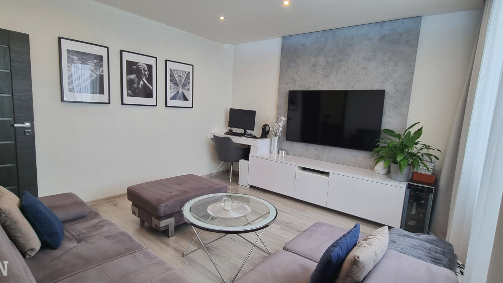 Moderný, zariadený 3.izb. byt, klimatizácia, zasklená loggia – Smolenická, Petržalka