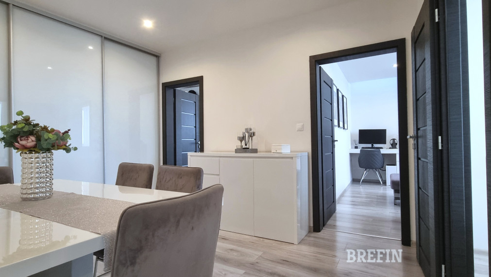 Moderný, zariadený 3.izb. byt, klimatizácia, zasklená loggia – Smolenická, Petržalka