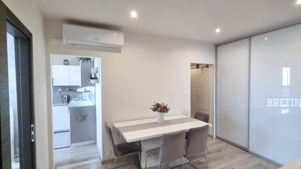 Moderný, zariadený 3.izb. byt, klimatizácia, zasklená loggia – Smolenická, Petržalka