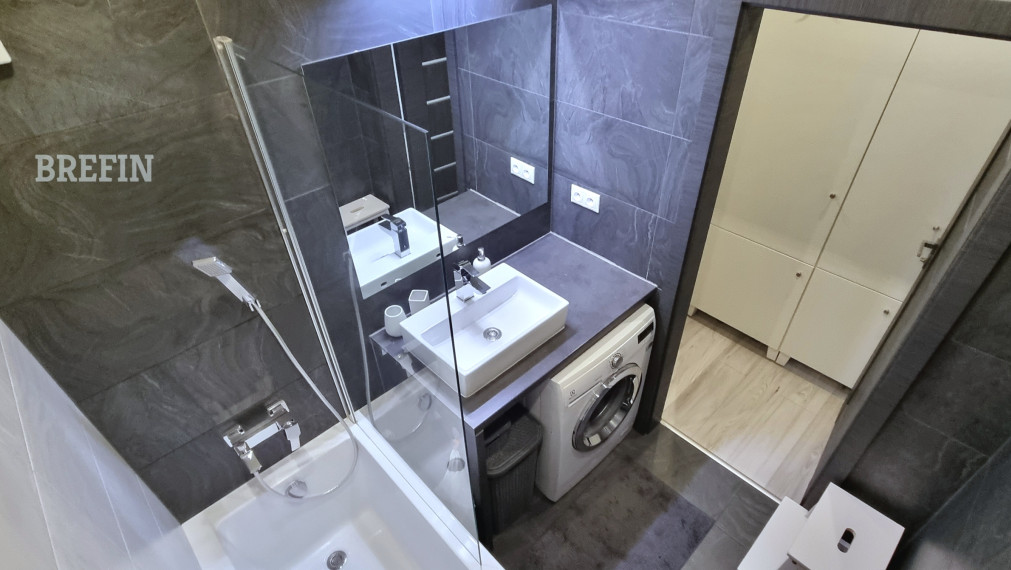 Moderný, zariadený 3.izb. byt, klimatizácia, zasklená loggia – Smolenická, Petržalka