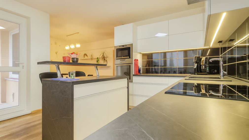 Ideálne spojenie PRIESTOR, KOMFORT, SÚKROMIE - 6-izb. RD vo Vajnoroch | bazén | garáž | 232 m²