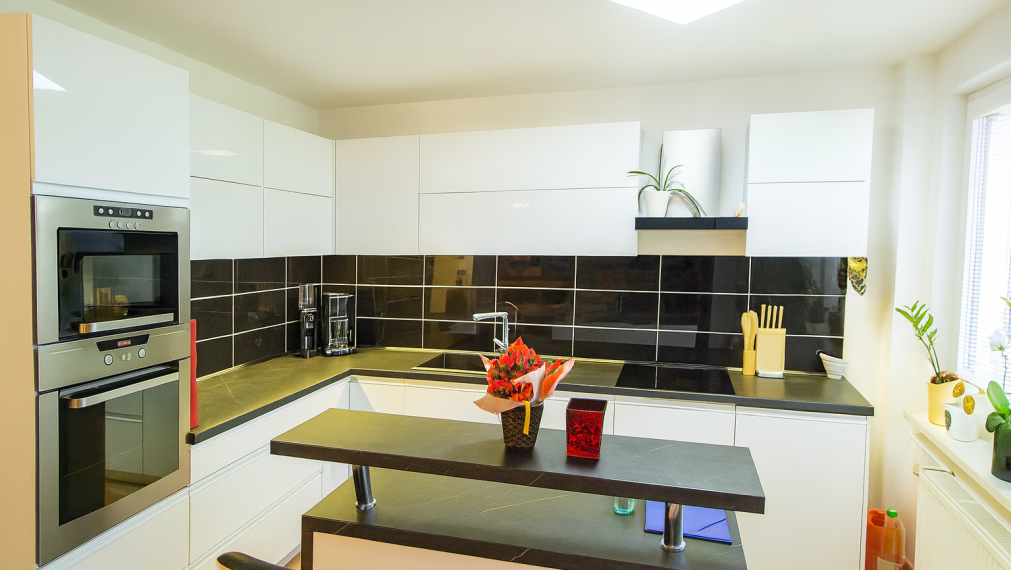 Ideálne spojenie PRIESTOR, KOMFORT, SÚKROMIE - 6-izb. RD vo Vajnoroch | bazén | garáž | 232 m²