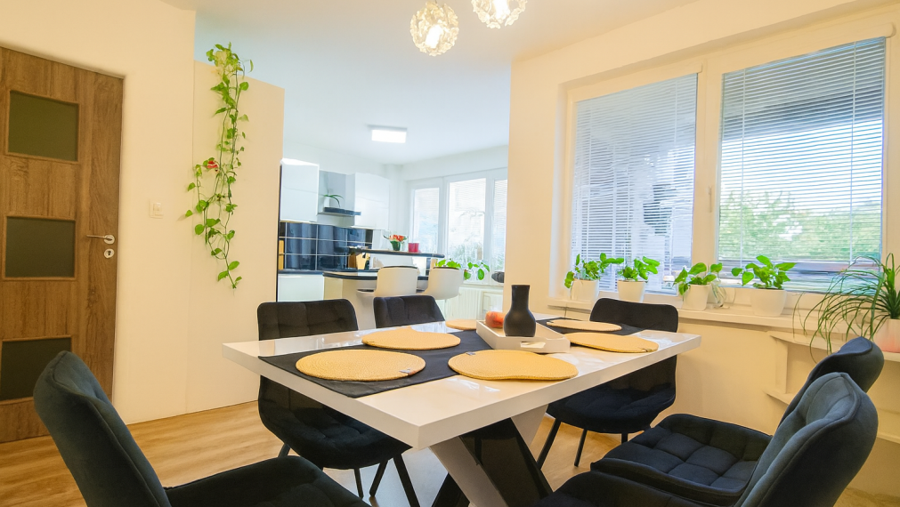 Ideálne spojenie PRIESTOR, KOMFORT, SÚKROMIE - 6-izb. RD vo Vajnoroch | bazén | garáž | 232 m²