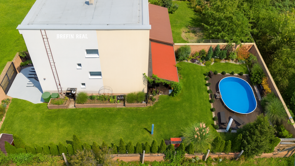 Ideálne spojenie PRIESTOR, KOMFORT, SÚKROMIE - 6-izb. RD vo Vajnoroch | bazén | garáž | 232 m²