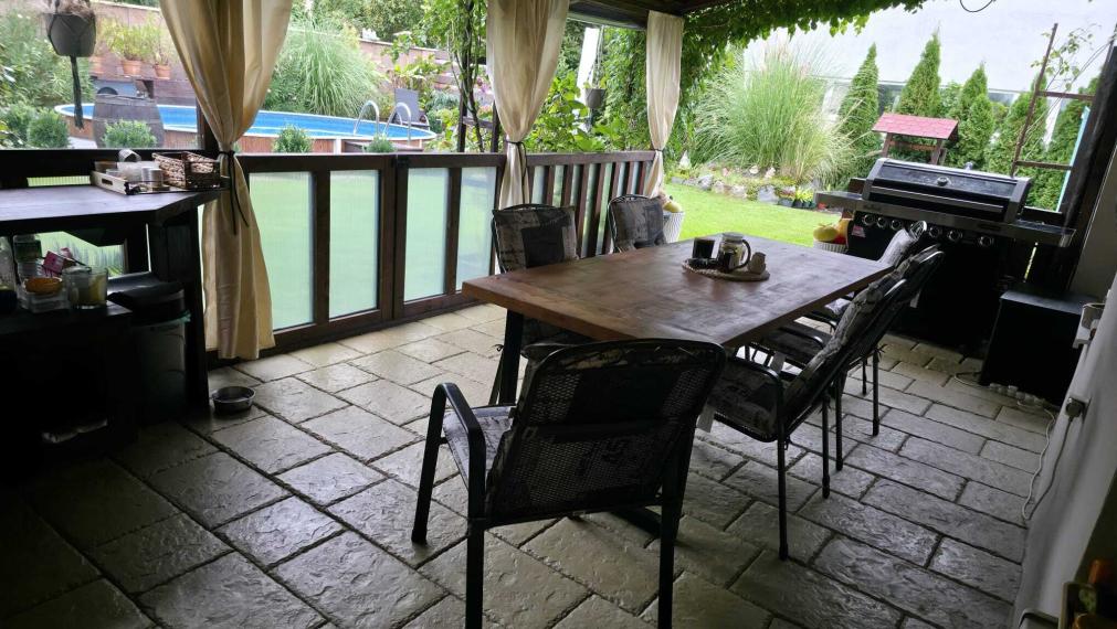 Ideálne spojenie PRIESTOR, KOMFORT, SÚKROMIE - 6-izb. RD vo Vajnoroch | bazén | garáž | 232 m²