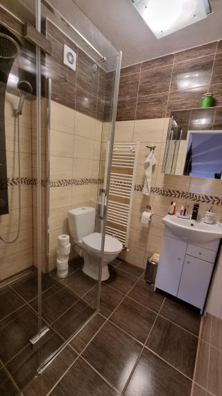 Ideálne spojenie PRIESTOR, KOMFORT, SÚKROMIE - 6-izb. RD vo Vajnoroch | bazén | garáž | 232 m²