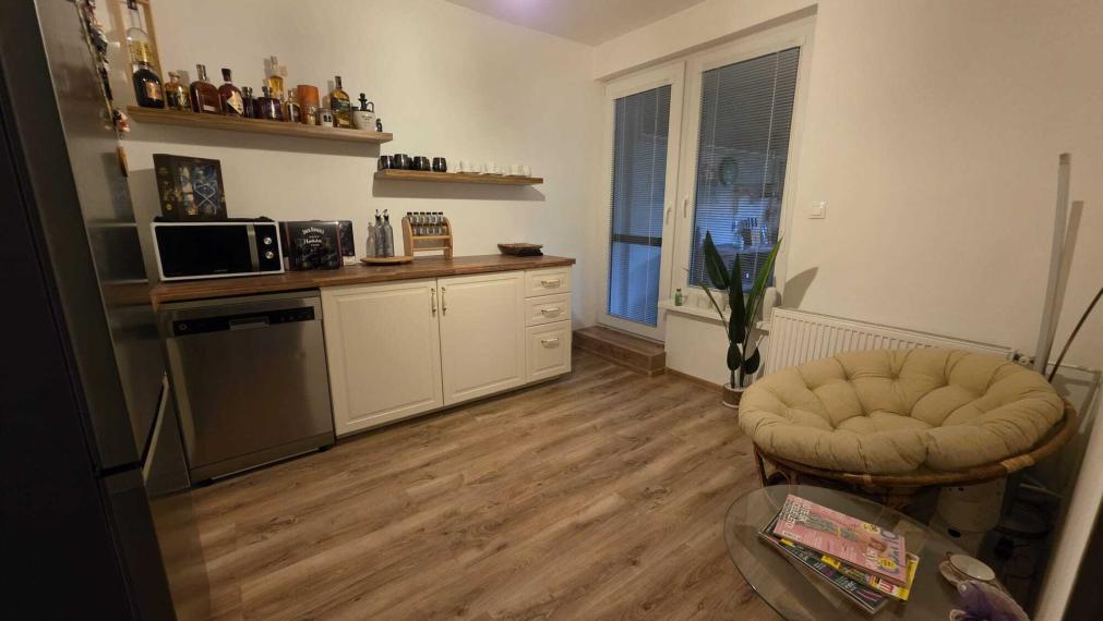 Ideálne spojenie PRIESTOR, KOMFORT, SÚKROMIE - 6-izb. RD vo Vajnoroch | bazén | garáž | 232 m²