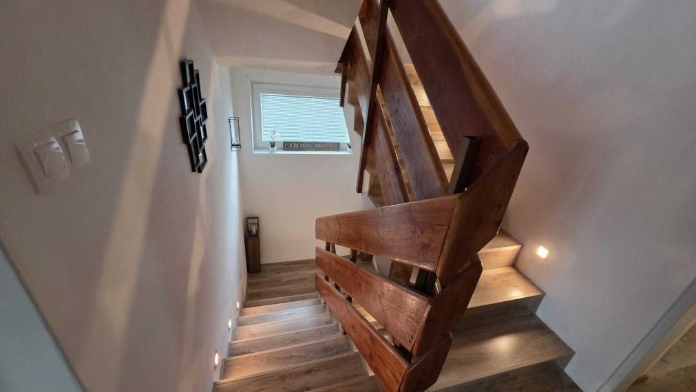 Ideálne spojenie PRIESTOR, KOMFORT, SÚKROMIE - 6-izb. RD vo Vajnoroch | bazén | garáž | 232 m²