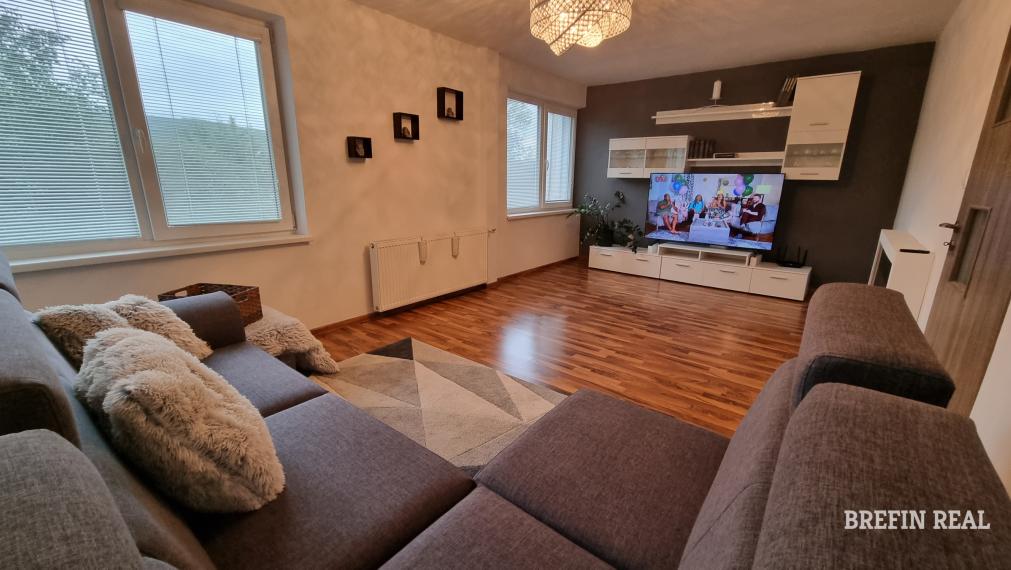 Ideálne spojenie PRIESTOR, KOMFORT, SÚKROMIE - 6-izb. RD vo Vajnoroch | bazén | garáž | 232 m²