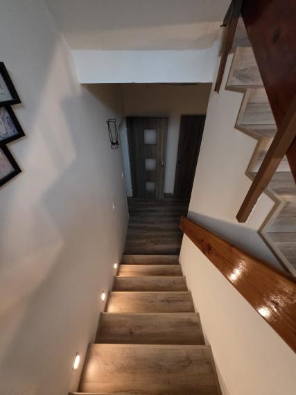 Ideálne spojenie PRIESTOR, KOMFORT, SÚKROMIE - 6-izb. RD vo Vajnoroch | bazén | garáž | 232 m²