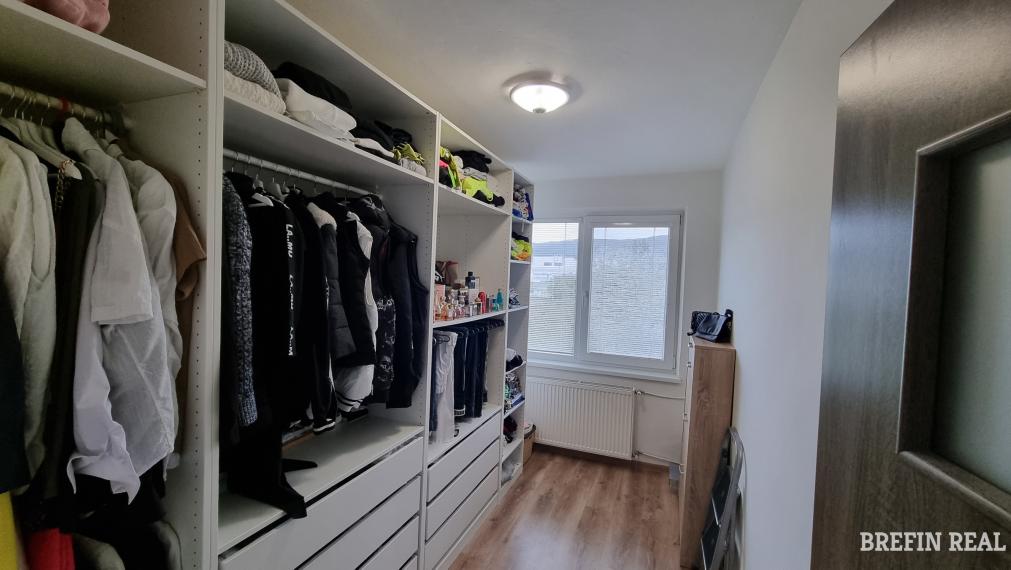 Ideálne spojenie PRIESTOR, KOMFORT, SÚKROMIE - 6-izb. RD vo Vajnoroch | bazén | garáž | 232 m²