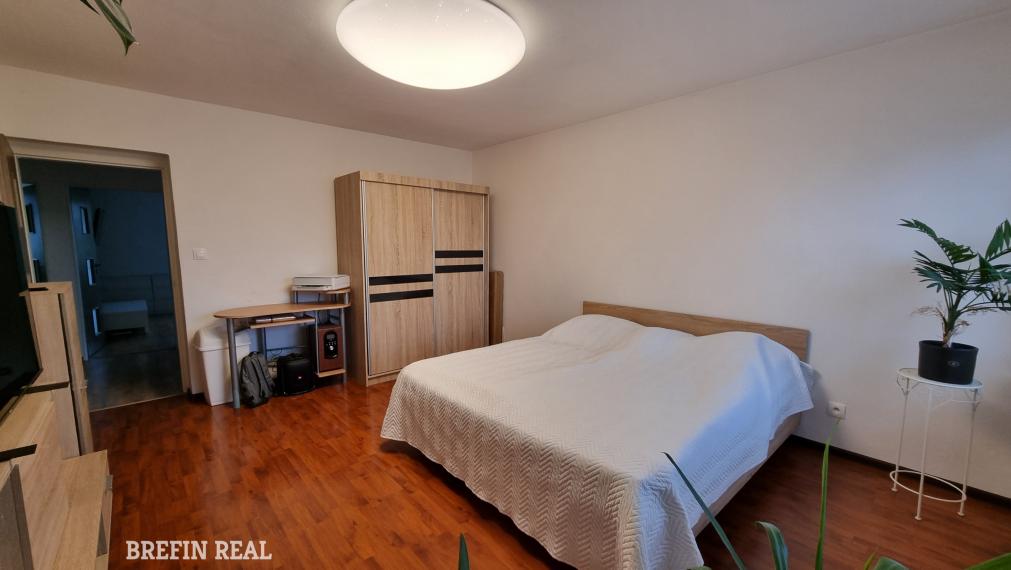 Ideálne spojenie PRIESTOR, KOMFORT, SÚKROMIE - 6-izb. RD vo Vajnoroch | bazén | garáž | 232 m²